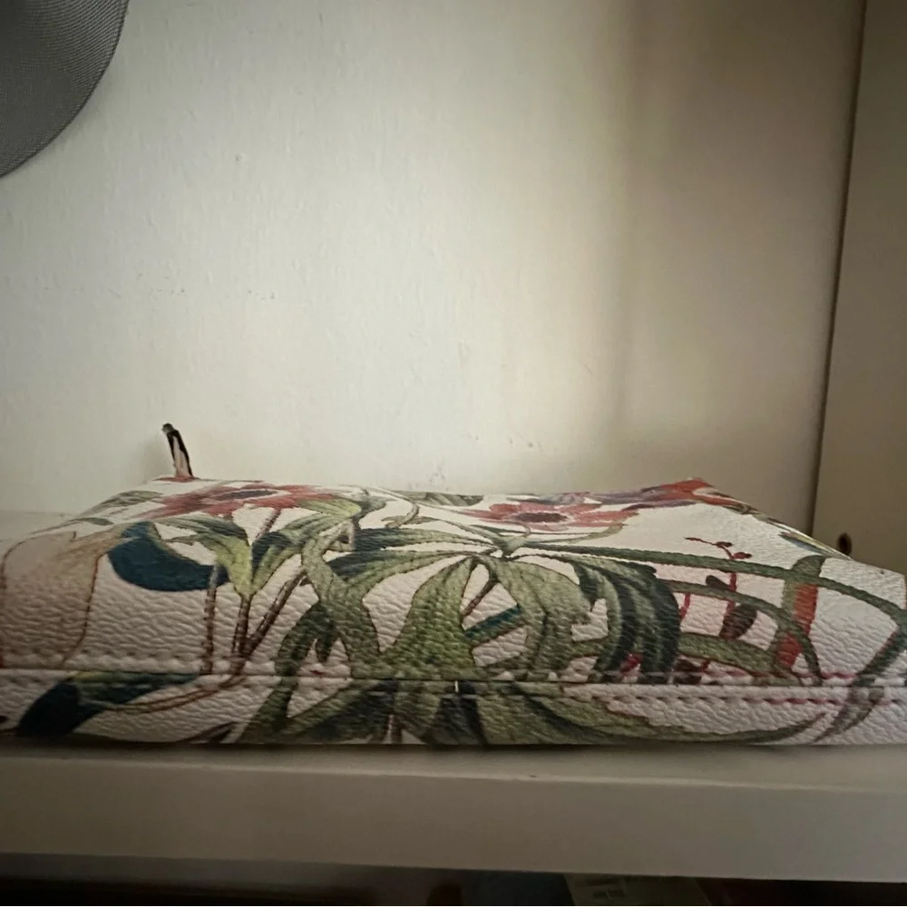 Dana Bachman Floral Print Wristlet Clutch Bag - Picture 2 of 4